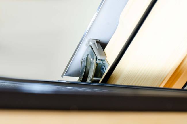 Мансардное окно FTP-V (CH) со среднеповоротным типом открывания Мансардное окно FTP-V (CH) со среднеповоротным типом открывания