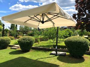 Зонт профессиональный 3х4 м Napoli Braccio антрацит, слоновая кость 3000х4000 мм Зонт профессиональный 3х4 м Napoli Braccio антрацит, слоновая кость 3000х4000 мм