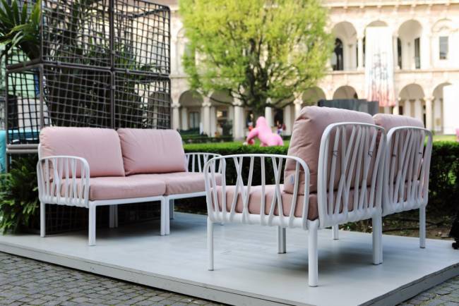 Диван пластиковый с подушками Komodo 2 белый, розовый 1440х780х880 мм Диван пластиковый с подушками Komodo 2 белый, розовый 1440х780х880 мм